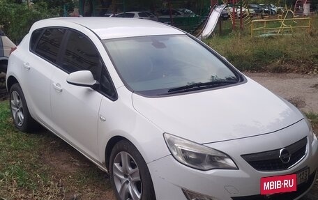 Opel Astra J, 2010 год, 850 000 рублей, 2 фотография