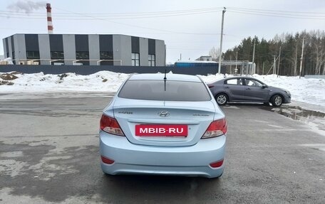 Hyundai Solaris II рестайлинг, 2011 год, 820 000 рублей, 4 фотография