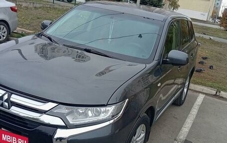 Mitsubishi Outlander III рестайлинг 3, 2015 год, 2 200 000 рублей, 11 фотография