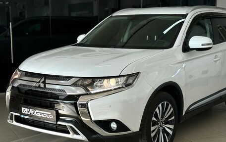 Mitsubishi Outlander III рестайлинг 3, 2019 год, 2 600 000 рублей, 6 фотография