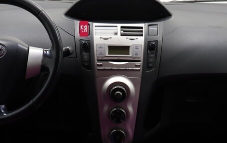 Toyota Yaris III рестайлинг, 2007 год, 581 000 рублей, 13 фотография