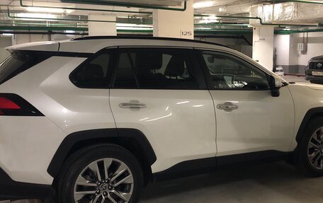 Toyota RAV4, 2020 год, 4 200 000 рублей, 4 фотография