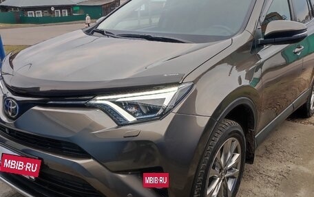 Toyota RAV4, 2017 год, 3 050 000 рублей, 3 фотография