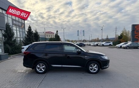 Mitsubishi Outlander III рестайлинг 3, 2021 год, 2 490 000 рублей, 4 фотография