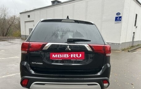 Mitsubishi Outlander III рестайлинг 3, 2020 год, 3 043 900 рублей, 6 фотография