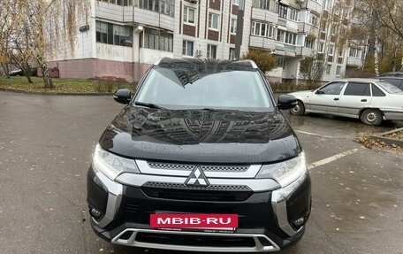 Mitsubishi Outlander III рестайлинг 3, 2020 год, 3 043 900 рублей, 5 фотография