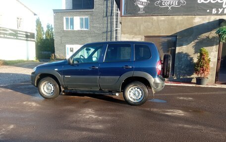 Chevrolet Niva I рестайлинг, 2017 год, 850 000 рублей, 2 фотография