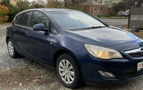 Opel Astra J, 2010 год, 769 000 рублей, 2 фотография