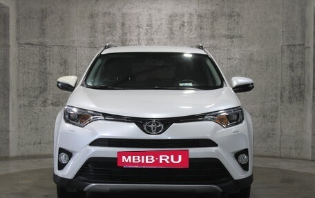 Toyota RAV4, 2018 год, 3 075 000 рублей, 2 фотография