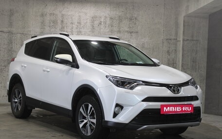 Toyota RAV4, 2018 год, 3 075 000 рублей, 3 фотография