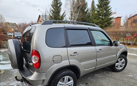 Chevrolet Niva I рестайлинг, 2011 год, 557 000 рублей, 2 фотография