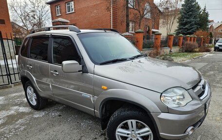 Chevrolet Niva I рестайлинг, 2011 год, 557 000 рублей, 3 фотография