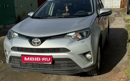 Toyota RAV4, 2017 год, 2 200 000 рублей, 4 фотография