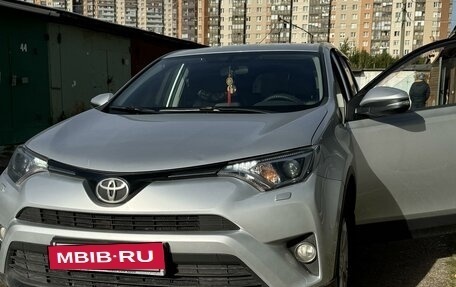 Toyota RAV4, 2017 год, 2 200 000 рублей, 3 фотография