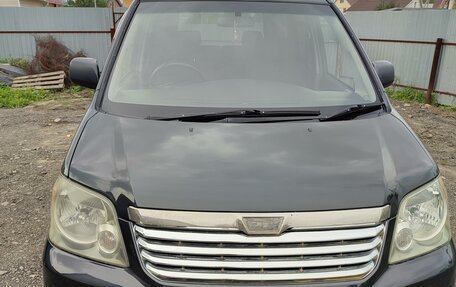 Toyota Noah III, 2003 год, 923 000 рублей, 2 фотография