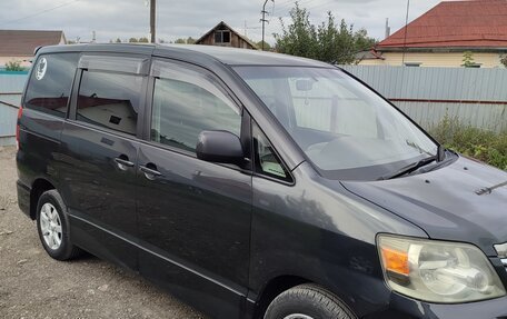 Toyota Noah III, 2003 год, 923 000 рублей, 4 фотография