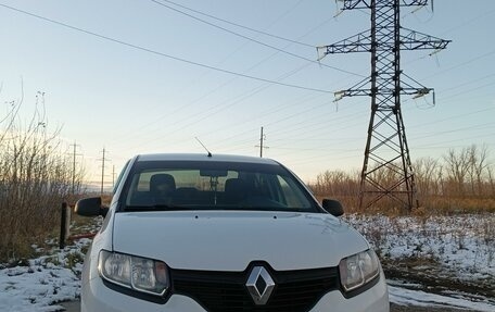 Renault Logan II, 2018 год, 1 050 000 рублей, 4 фотография