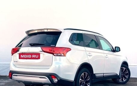 Mitsubishi Outlander III рестайлинг 3, 2021 год, 3 654 300 рублей, 2 фотография