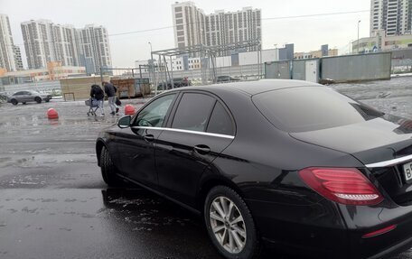 Mercedes-Benz E-Класс, 2018 год, 1 900 000 рублей, 2 фотография