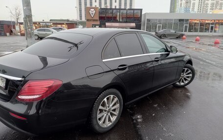 Mercedes-Benz E-Класс, 2018 год, 1 900 000 рублей, 6 фотография