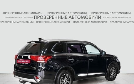 Mitsubishi Outlander III рестайлинг 3, 2018 год, 1 980 000 рублей, 2 фотография