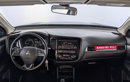 Mitsubishi Outlander III рестайлинг 3, 2015 год, 1 460 000 рублей, 14 фотография