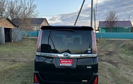 Toyota Noah III, 2018 год, 2 500 000 рублей, 6 фотография