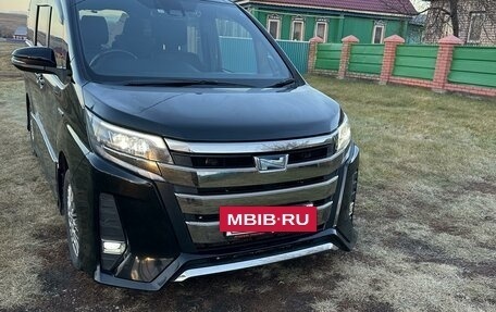 Toyota Noah III, 2018 год, 2 500 000 рублей, 2 фотография