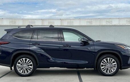 Toyota Highlander, 2024 год, 8 645 000 рублей, 3 фотография