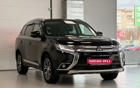 Mitsubishi Outlander III рестайлинг 3, 2018 год, 2 750 000 рублей, 3 фотография