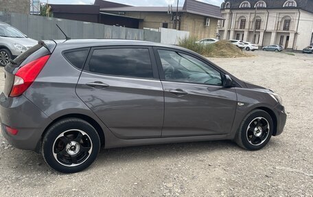 Hyundai Solaris II рестайлинг, 2013 год, 920 000 рублей, 2 фотография