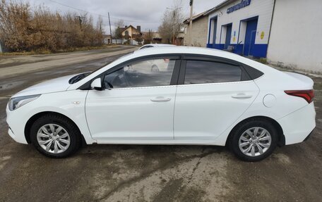 Hyundai Solaris II рестайлинг, 2017 год, 1 300 000 рублей, 4 фотография