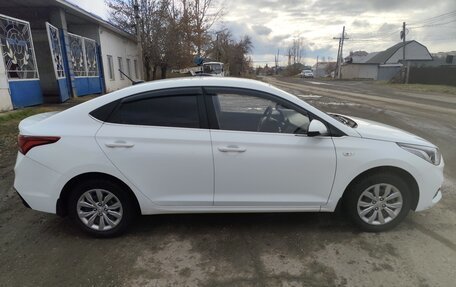 Hyundai Solaris II рестайлинг, 2017 год, 1 300 000 рублей, 2 фотография