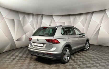 Volkswagen Tiguan II, 2017 год, 2 438 000 рублей, 2 фотография