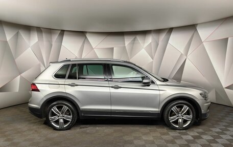 Volkswagen Tiguan II, 2017 год, 2 438 000 рублей, 6 фотография