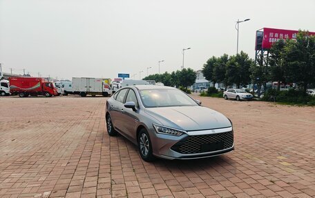 BYD Qin, 2024 год, 2 100 000 рублей, 6 фотография