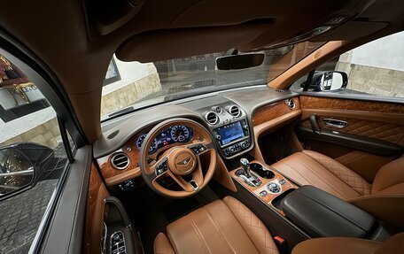 Bentley Bentayga I, 2016 год, 7 995 000 рублей, 14 фотография