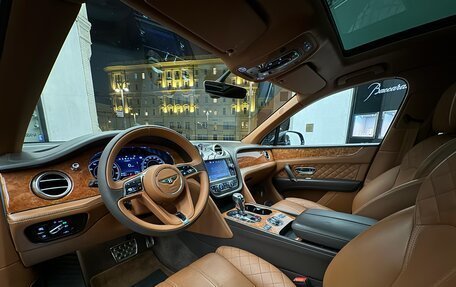 Bentley Bentayga I, 2016 год, 7 995 000 рублей, 18 фотография