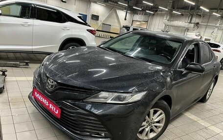 Toyota Camry, 2019 год, 2 359 000 рублей, 2 фотография