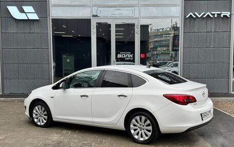 Opel Astra J, 2013 год, 910 000 рублей, 5 фотография