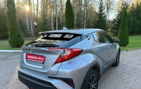 Toyota C-HR I рестайлинг, 2017 год, 2 850 000 рублей, 3 фотография