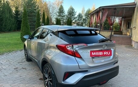 Toyota C-HR I рестайлинг, 2017 год, 2 850 000 рублей, 4 фотография