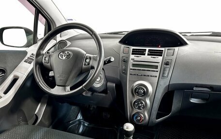 Toyota Yaris III рестайлинг, 2010 год, 649 000 рублей, 13 фотография