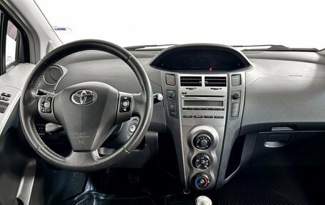 Toyota Yaris III рестайлинг, 2010 год, 649 000 рублей, 14 фотография