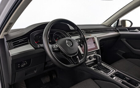 Volkswagen Passat B8 рестайлинг, 2019 год, 2 750 000 рублей, 15 фотография