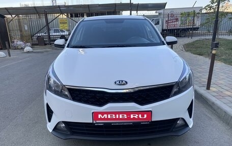 KIA Rio IV, 2021 год, 1 900 000 рублей, 2 фотография