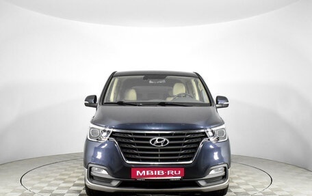 Hyundai H-1 II рестайлинг, 2018 год, 3 850 000 рублей, 2 фотография