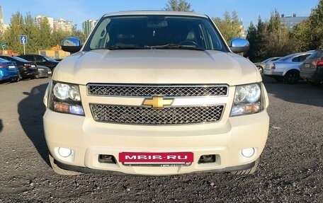 Chevrolet Tahoe III, 2012 год, 2 500 000 рублей, 2 фотография