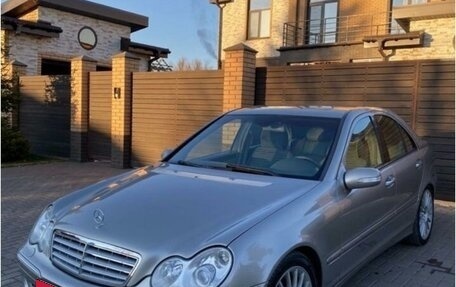 Mercedes-Benz C-Класс, 2006 год, 1 100 000 рублей, 1 фотография