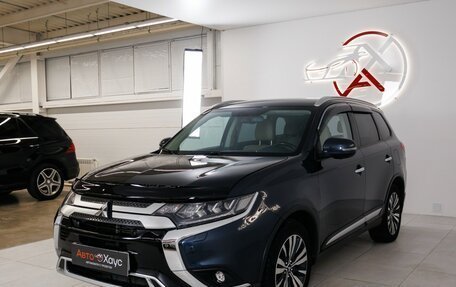 Mitsubishi Outlander III рестайлинг 3, 2019 год, 2 345 000 рублей, 2 фотография